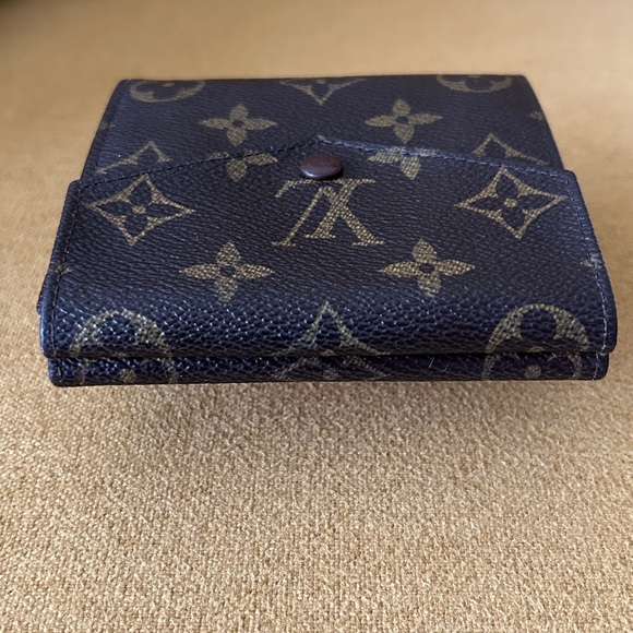Louis Vuitton Monogram Men’s Leather Compact Wallet - Picture 6 of 15